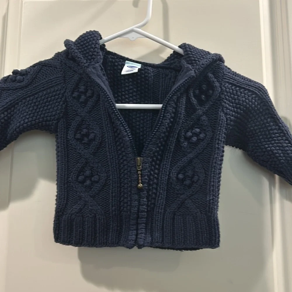 𝅺Old Navy Knitted ZipUp Hooded sweater jacket w/lovely knit patterns size 3-6M